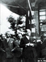 1928 – Kayseri Cumhuriyet Halk Fırkası (Partisi) binası önünde kara tahta başında Başbakan İnönü’yle yeni Türk harflerini tanıtırken