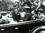1930 – Başbakan İnönü’yle Gülhane Parkı’nda dinlendikten sonra otomobilde