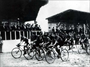 1933 – 10. yıl Cumhuriyet Bayramı’nda askerî birlikler ve bisikletli izciler geçit töreninde