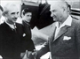 1936 – Başbakan İnönü Türk Hava Yolları uçağının yanında Atatürk’e vedâ ediyor