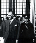 1938 – Atatürk, 30 Ekim 1937 tarihinde hizmete giren yeni Ankara Gar binasında