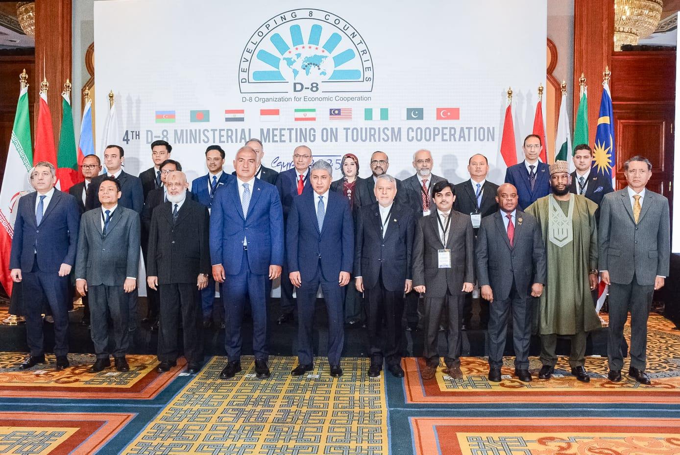 D-8 ÜLKELERİ TURİZM BAKANLARI KAHİRE'DE BİR ARAYA GELDİ